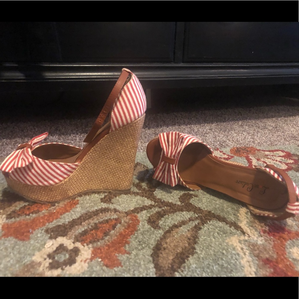 Size 6 red and white stripes wedges